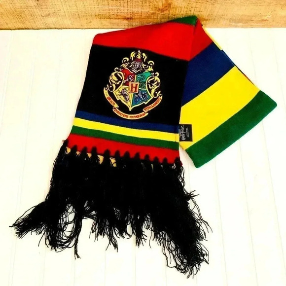 Universal Studios Wizarding World Harry Potter Hogwarts Crest Adult Scarf - Picture 2 of 4